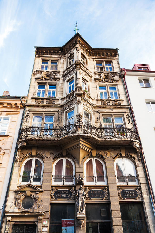 farmacia-salvator-en-la-ciudad-vieja-bratislava-61272352.jpg