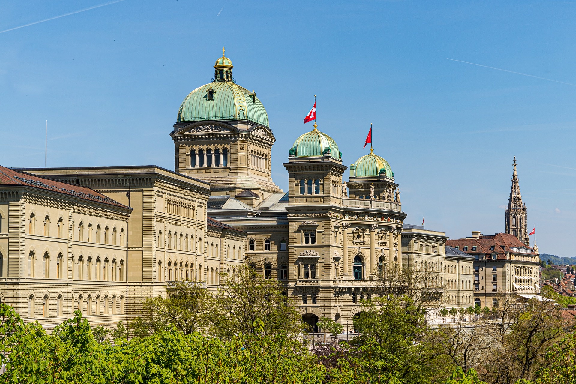 federal-building-g000f80f8e_1920.jpg