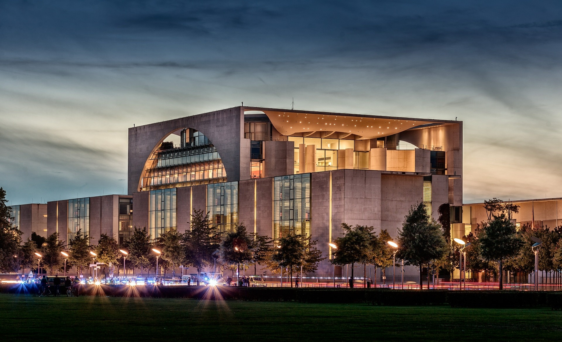 federal-chancellery-637999_1920.jpg