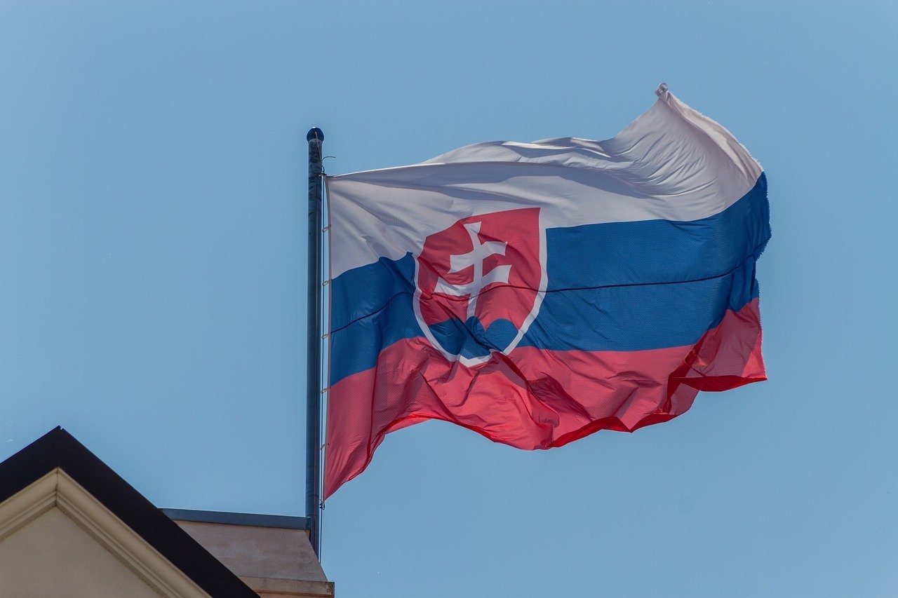 flag-4762715_1280.jpg
