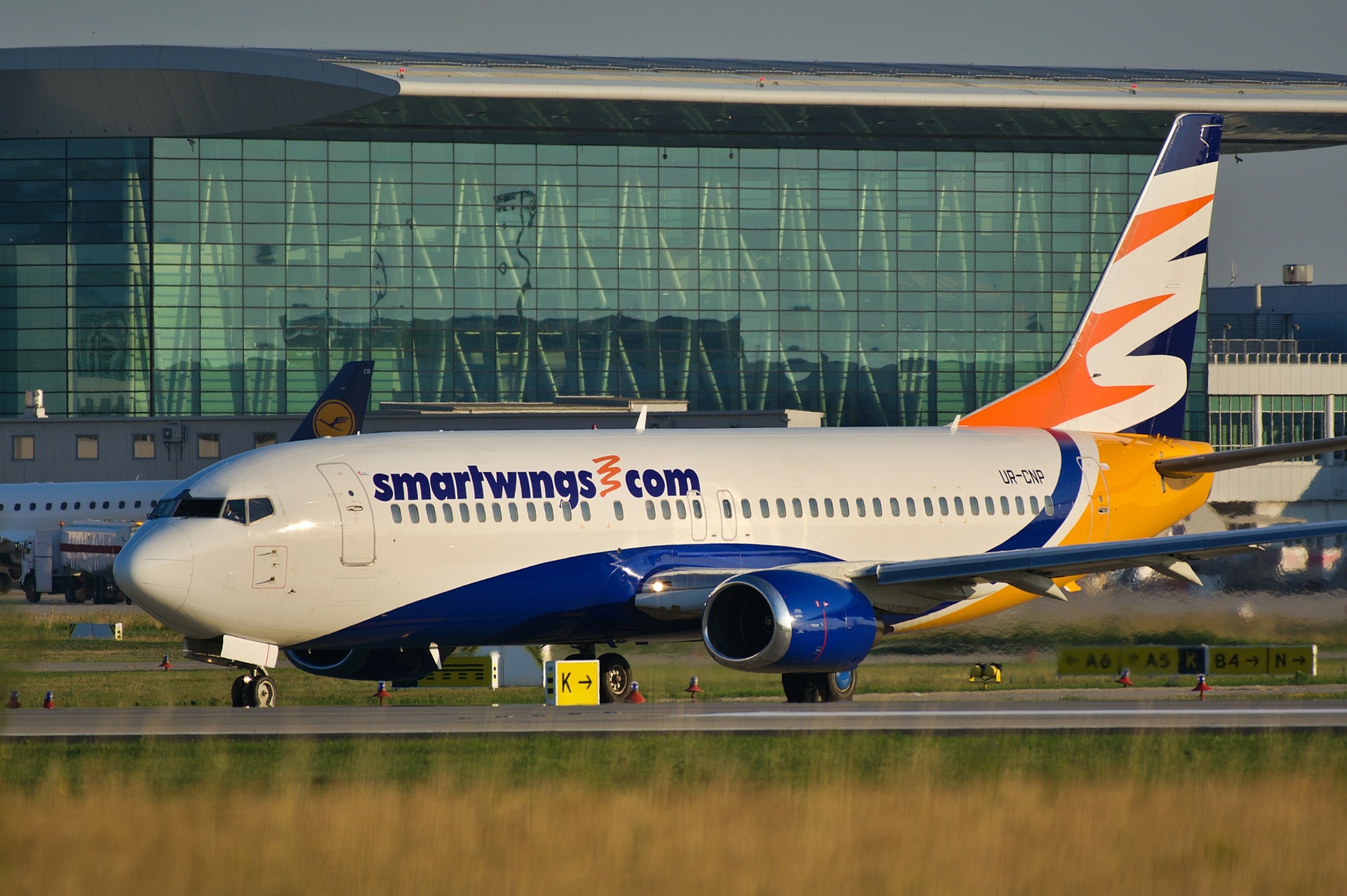 flight-g3a3d38a62_1920.jpg