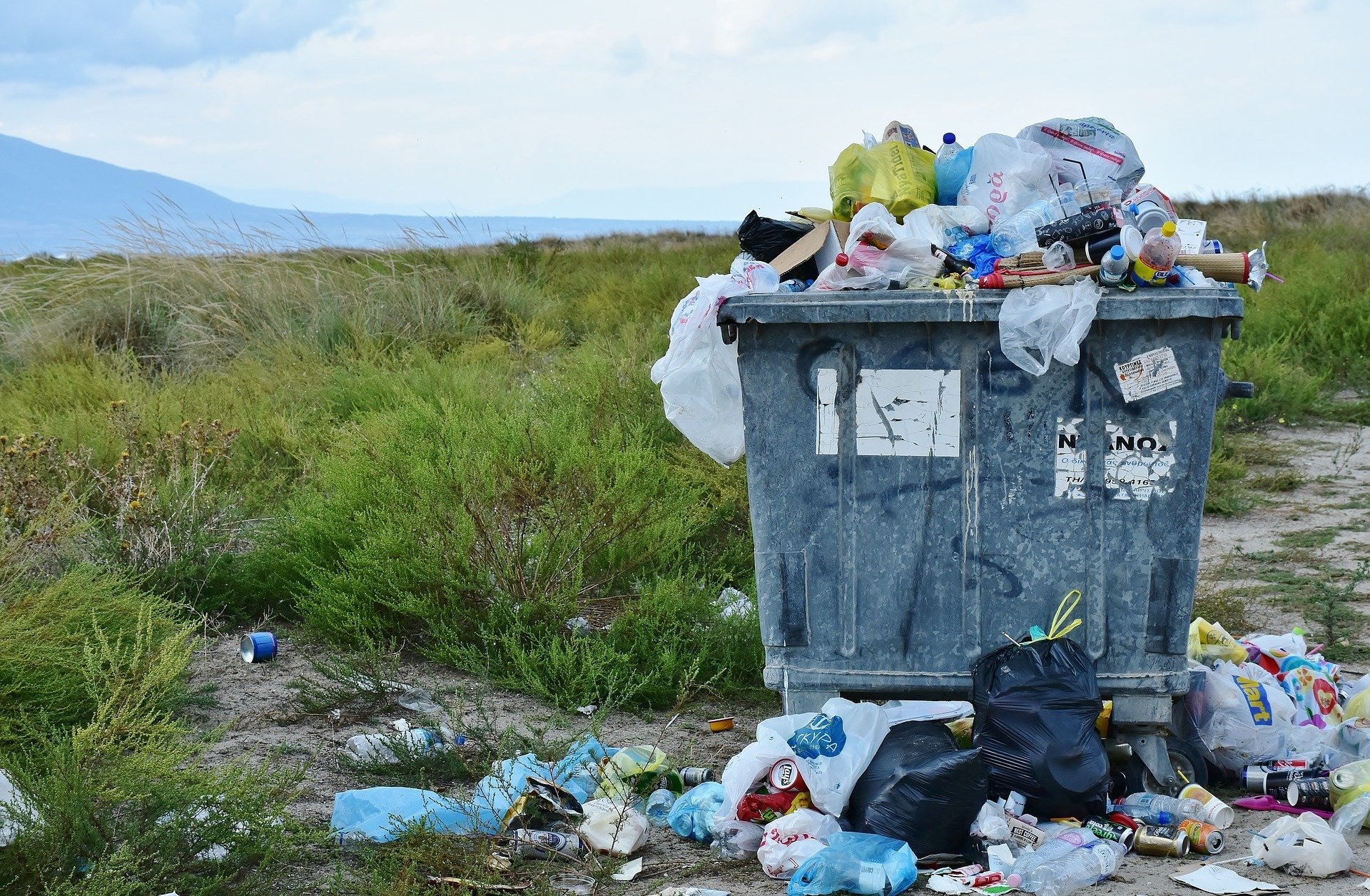 garbage-g358384103_1920.jpg