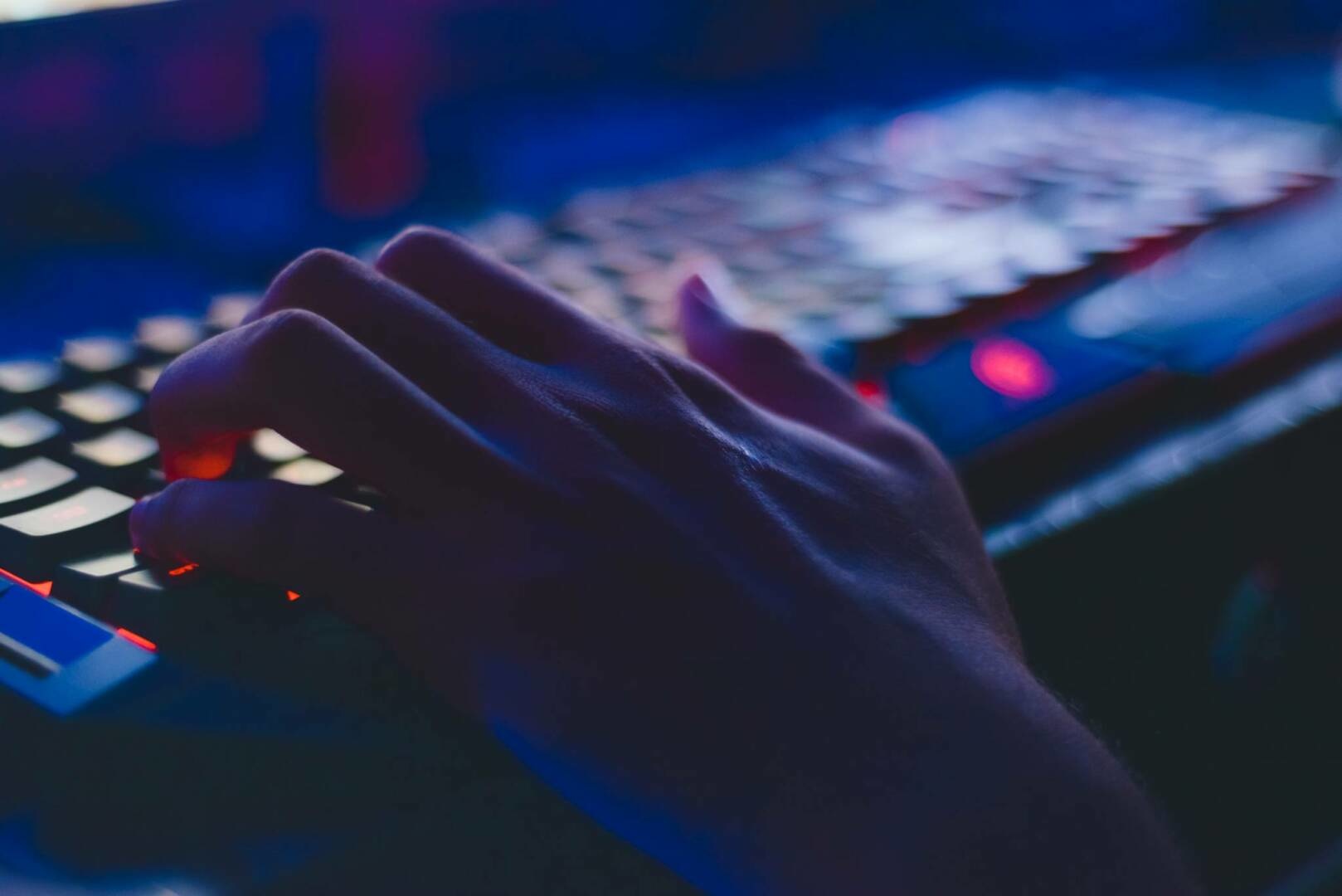 hacker-114316.jpg
