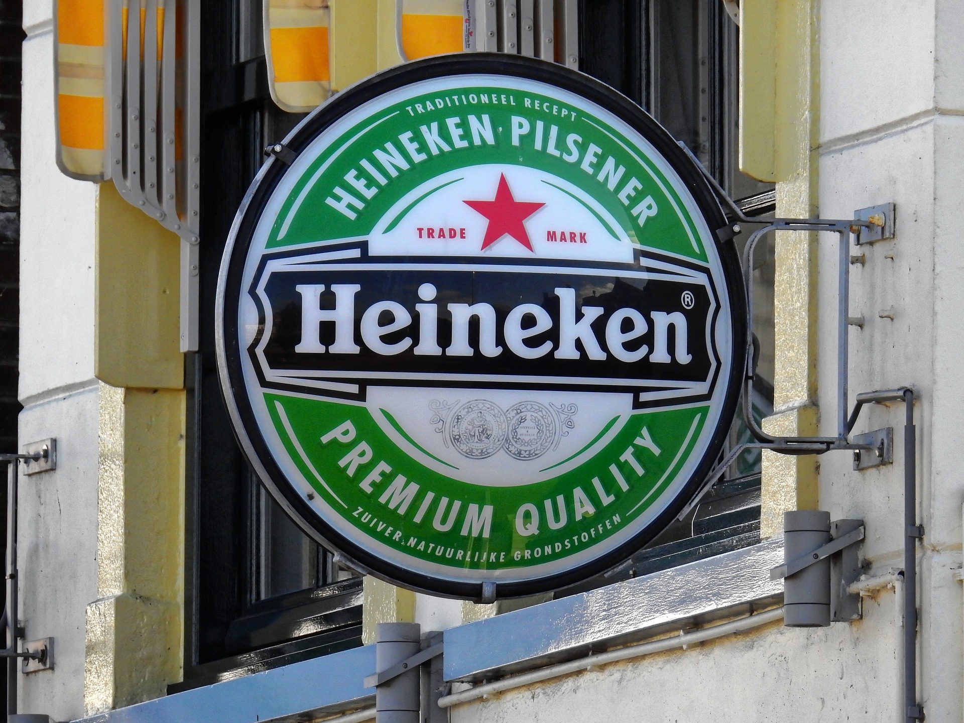 heineken-gaf613115a_1920.jpg