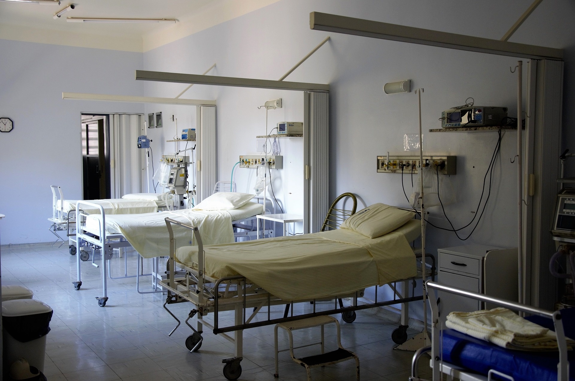 hospital-g6d9960aa7_1920.jpg