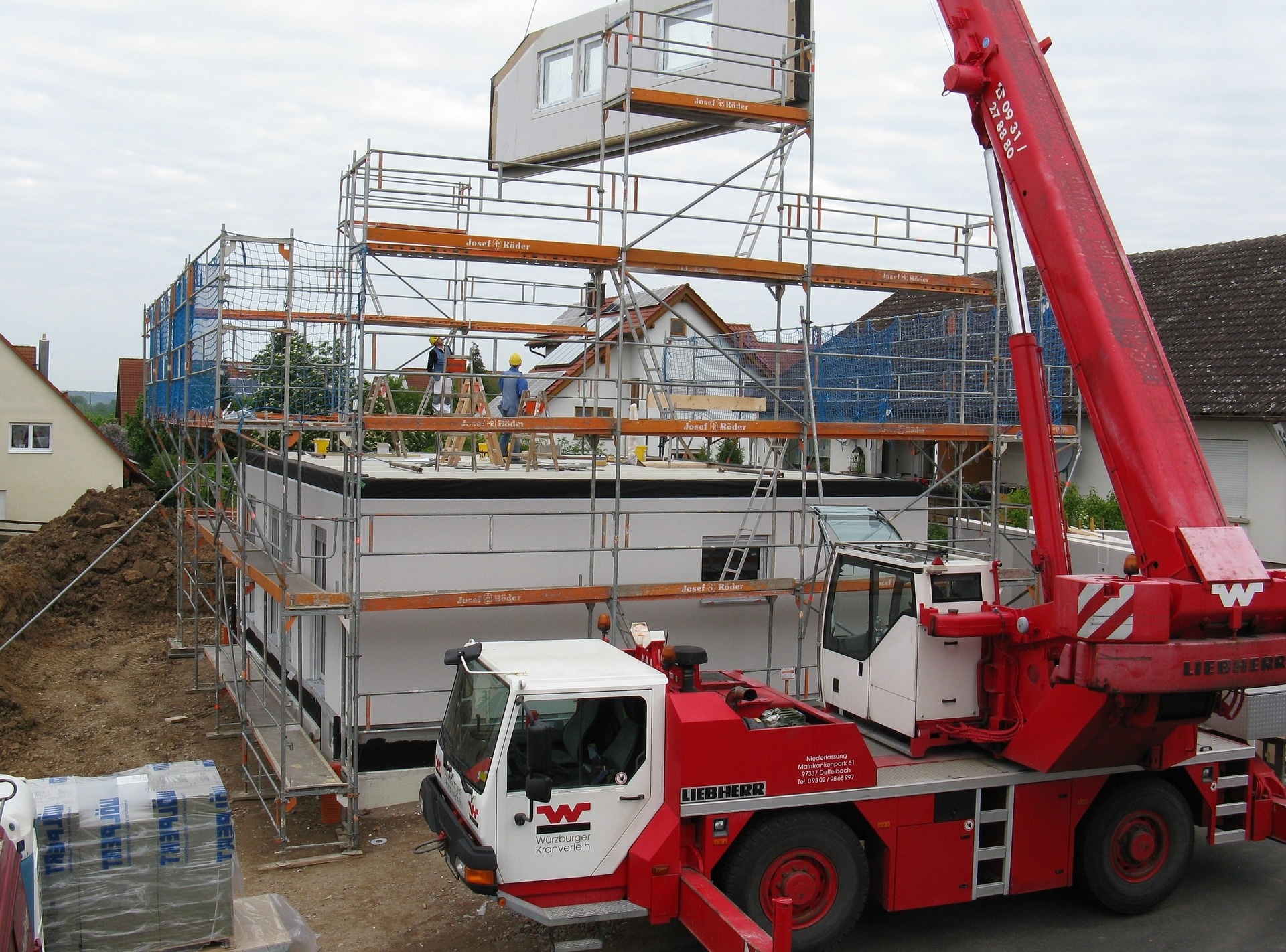 housebuilding-gaf57bf25d_1920.jpg