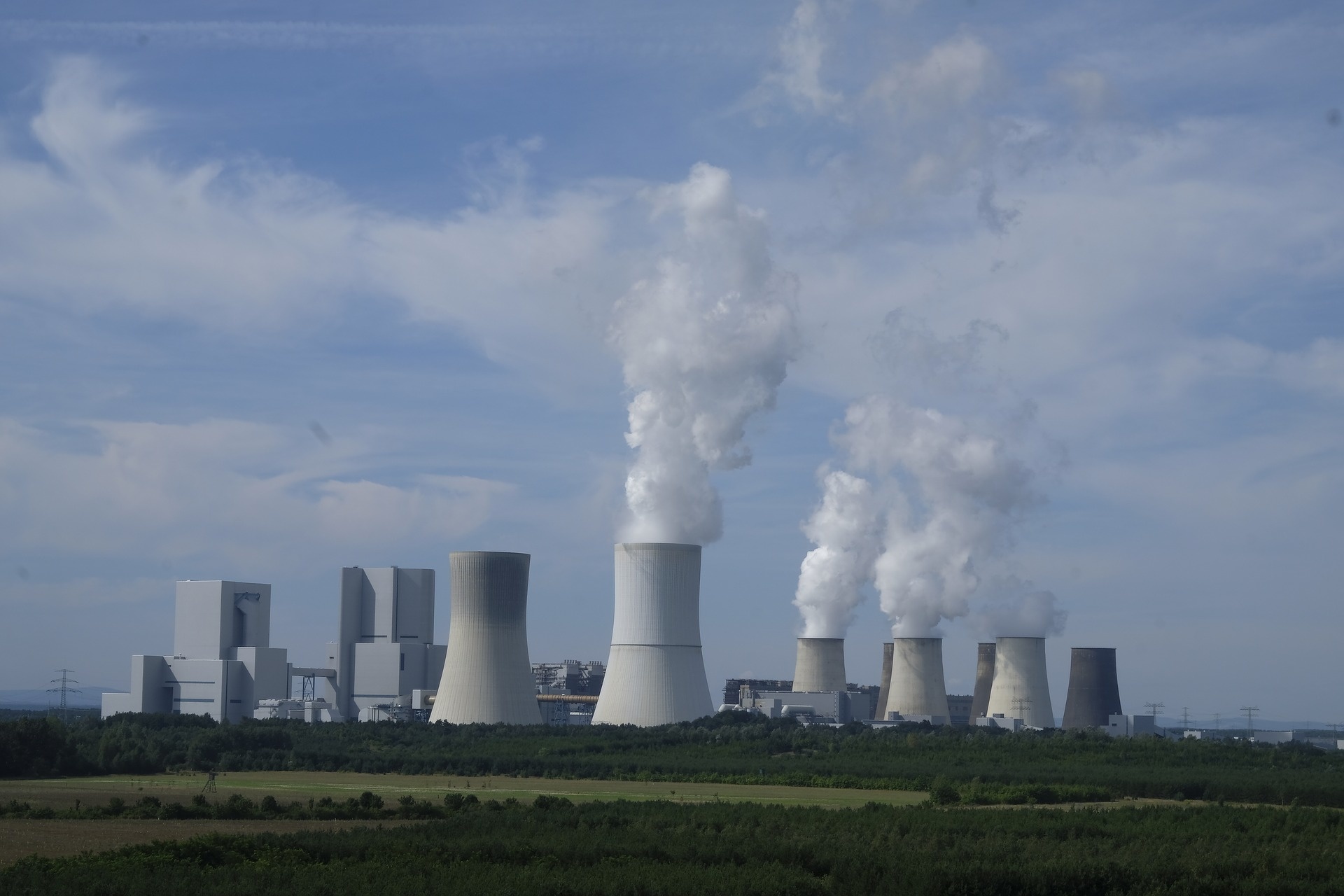 industry-g5439f82a5_1920.jpg