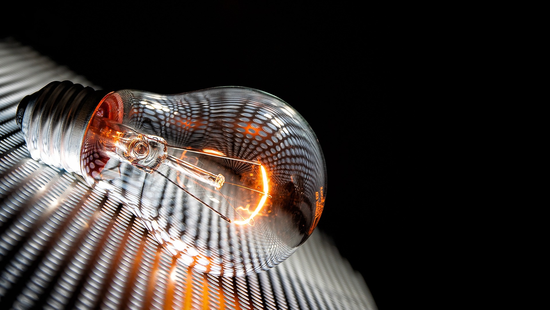 light-bulb-4297600_1920.jpg