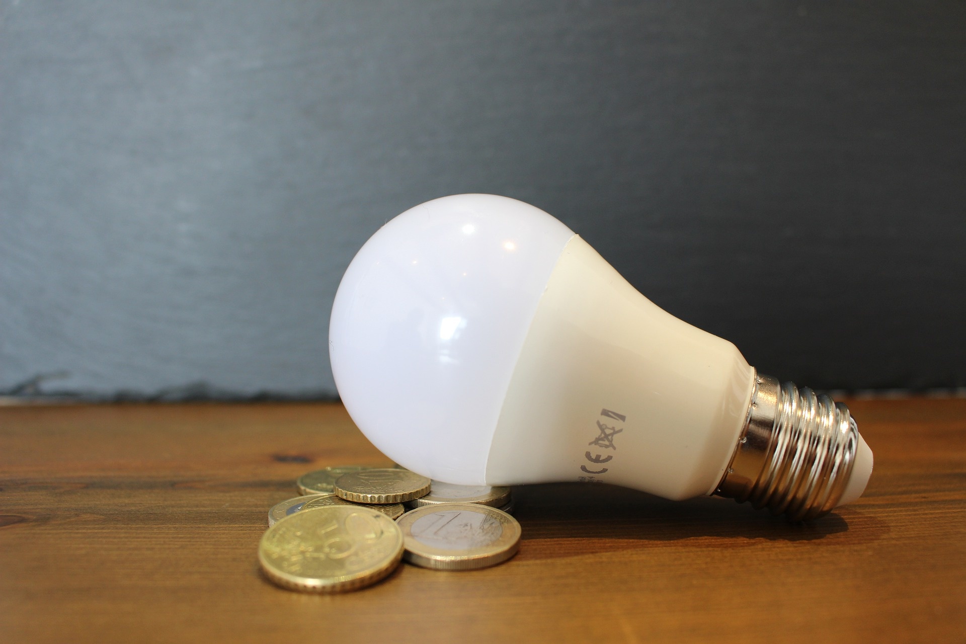 light-bulb-g04a16b192_1920.jpg