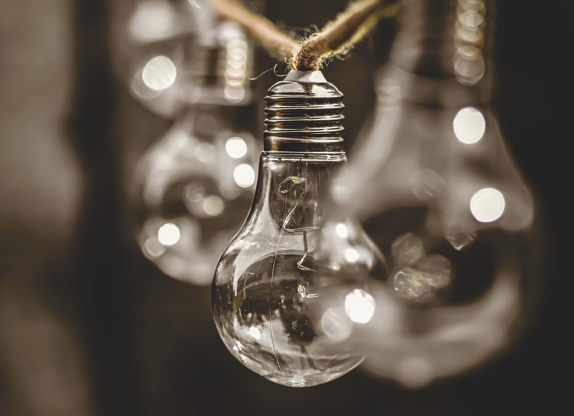 lightbulb-5244001_1920.jpg