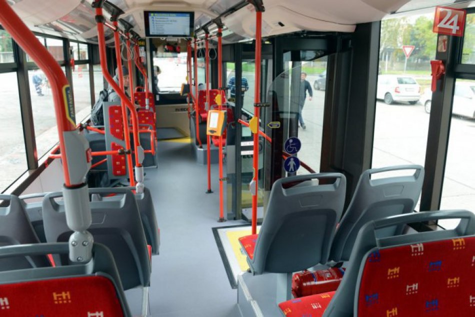MHD-cestujuci-autobus-1.jpeg
