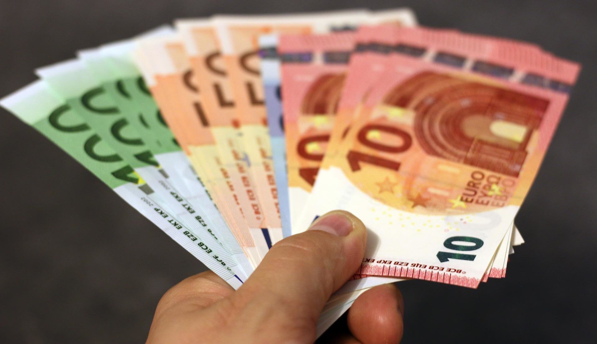 money-gbf7f2d0f6_1920.jpg