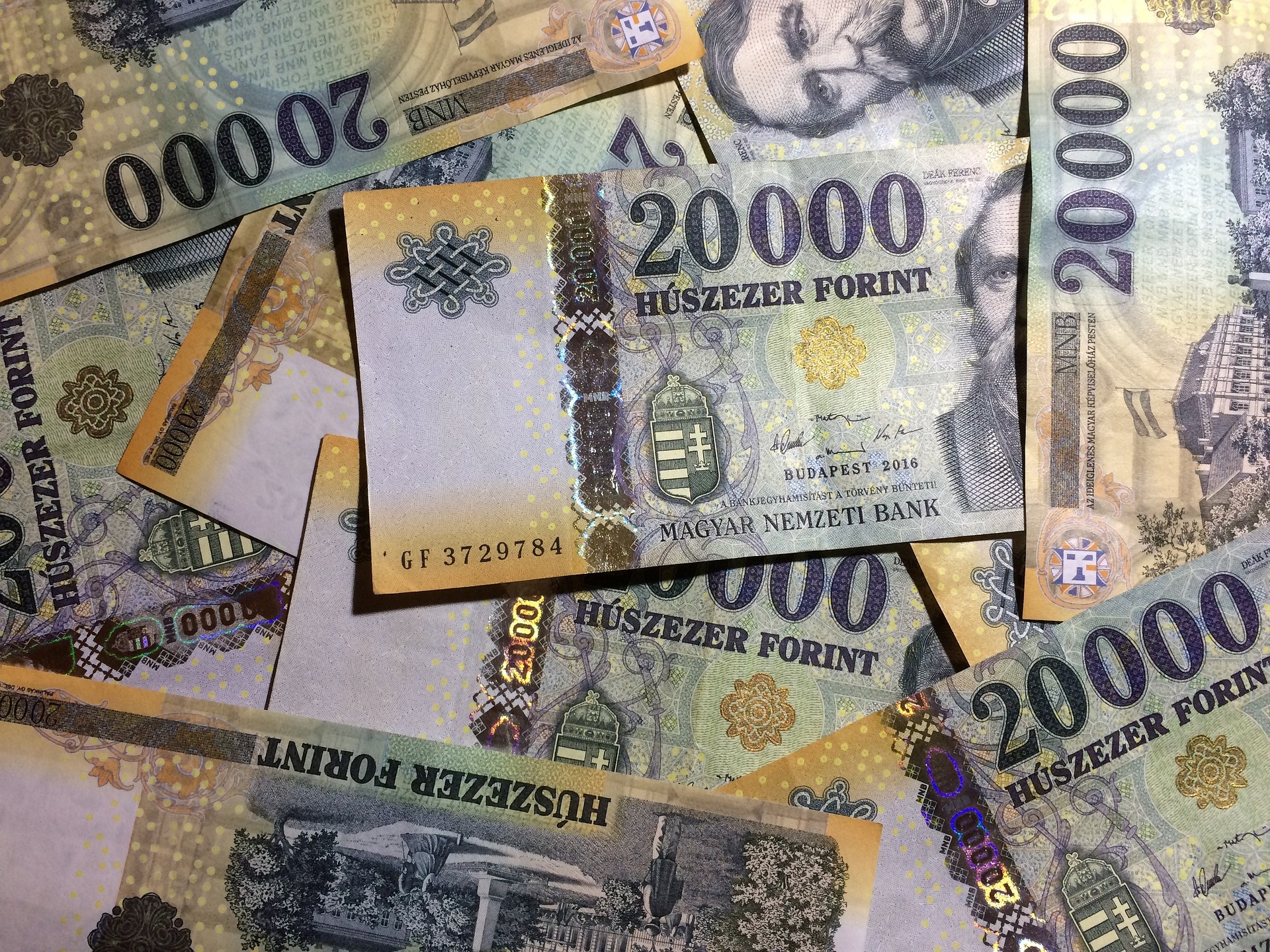 money-g70e827f54_1920.jpg
