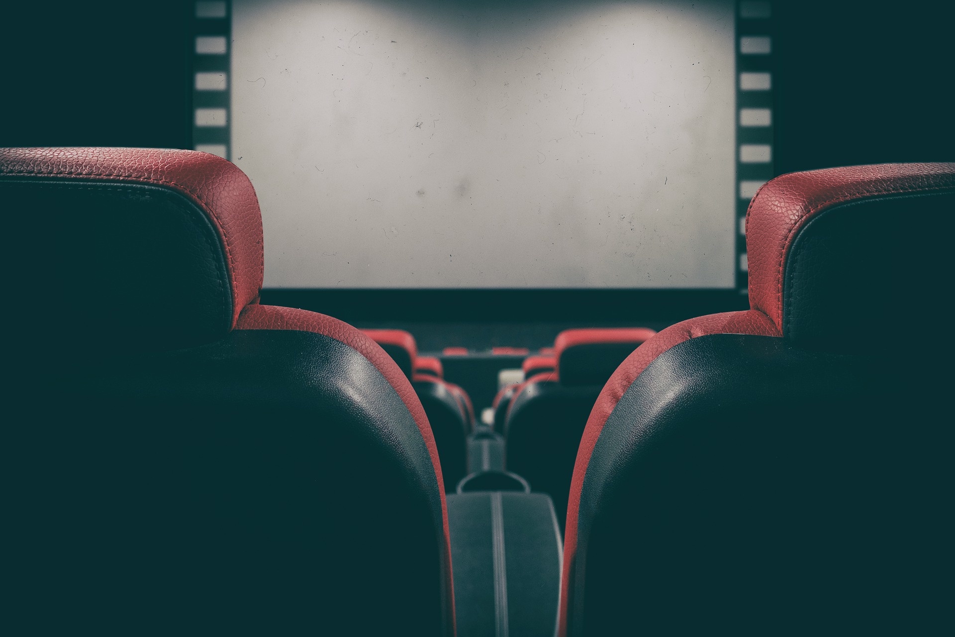 movie-theater-gbac133383_1920.jpg