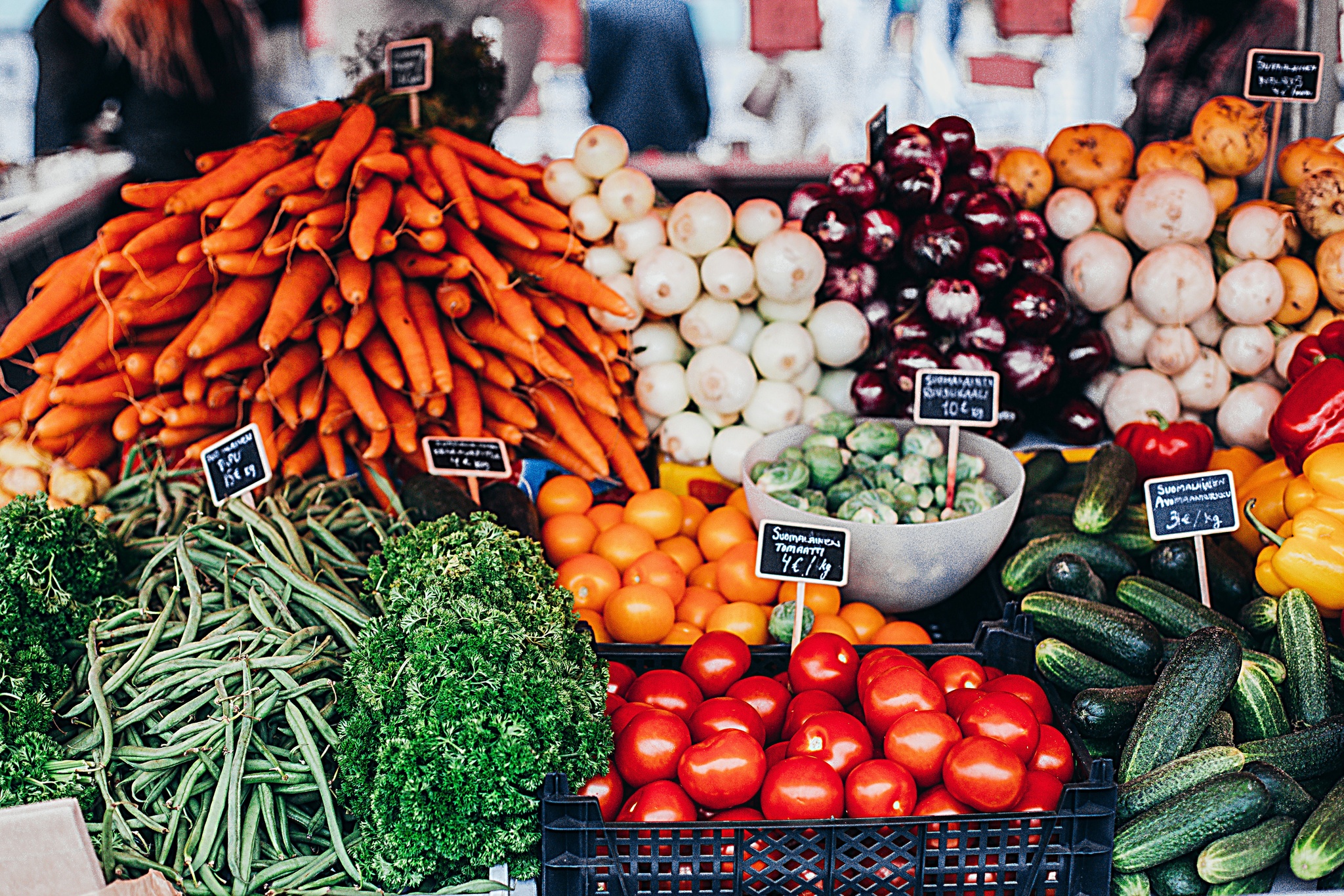 natural-foods-local-food-whole-food-vegetable-marketplace-selling-1553713-pxhere.com.jpg