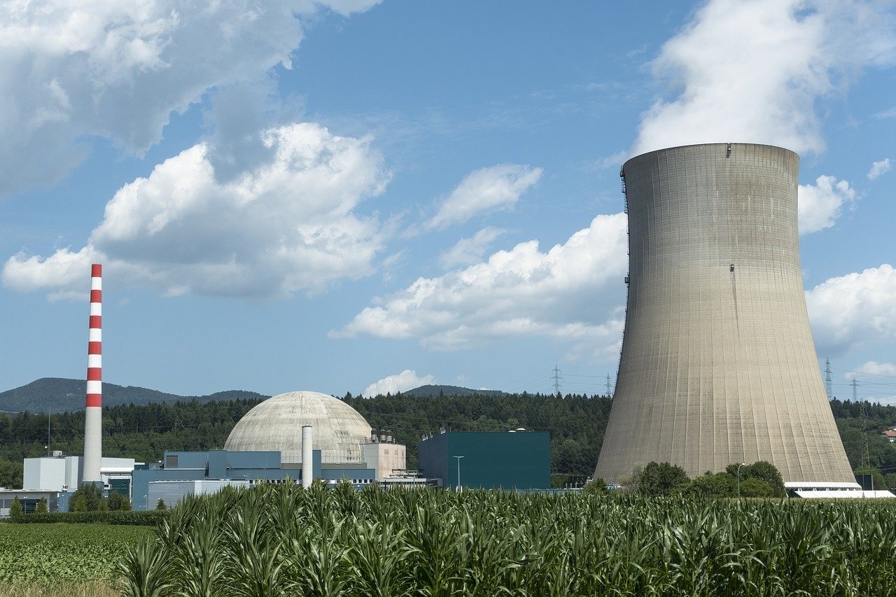 nuclear-power-plant-2485746_1280.jpg