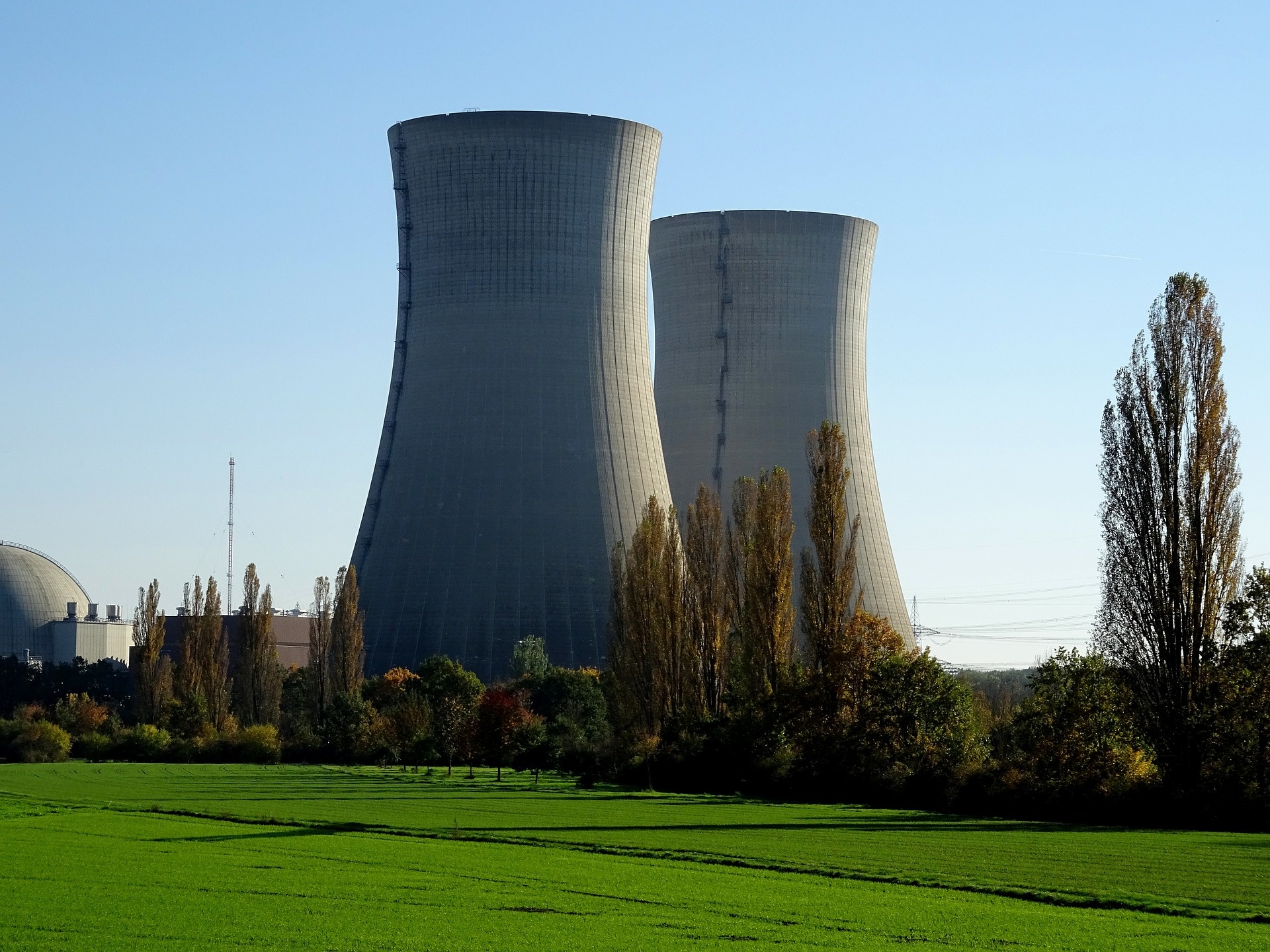 nuclear-power-plant-2854866_1920.jpg