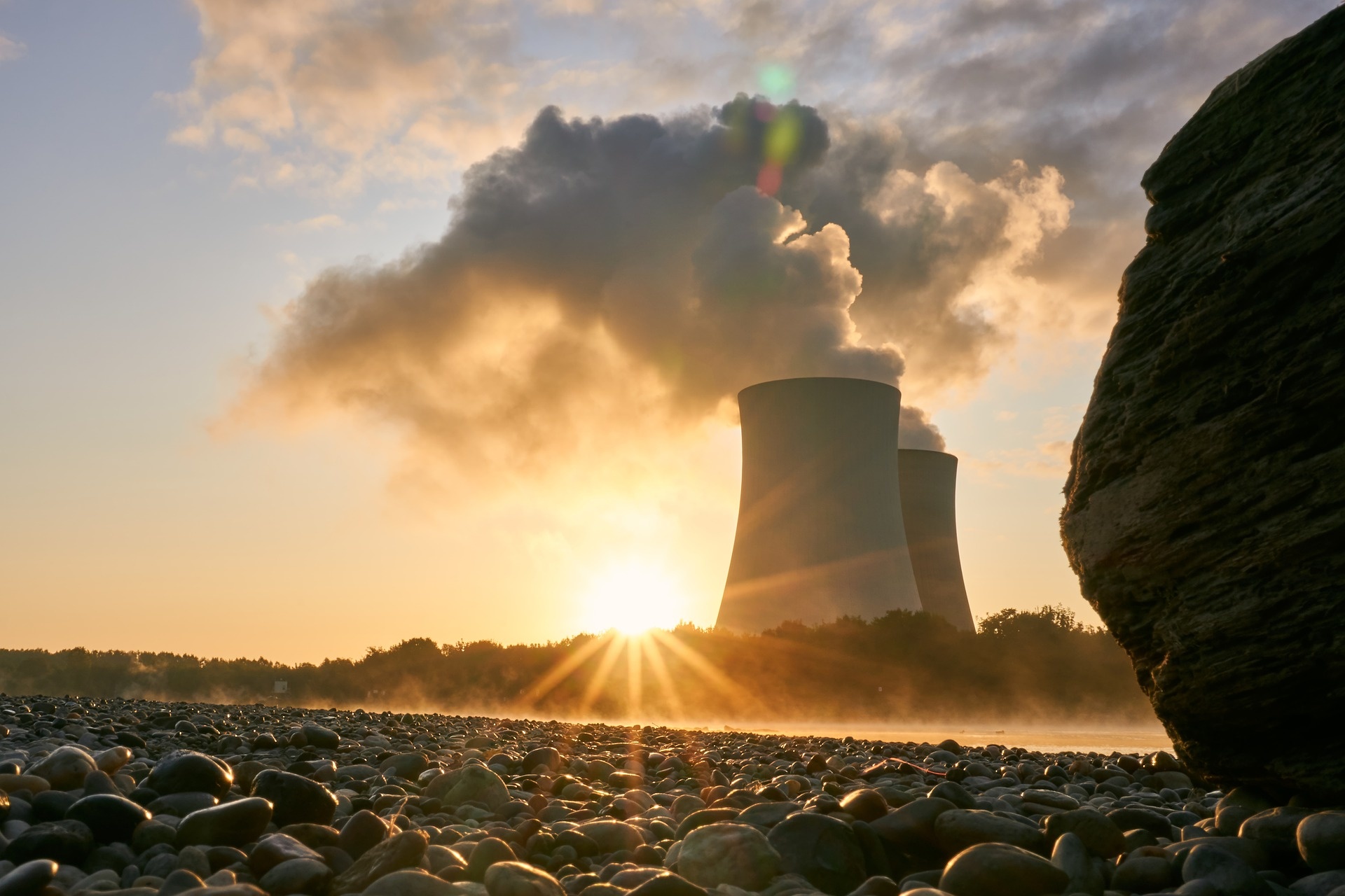 nuclear-power-plant-4535761_1920.jpg