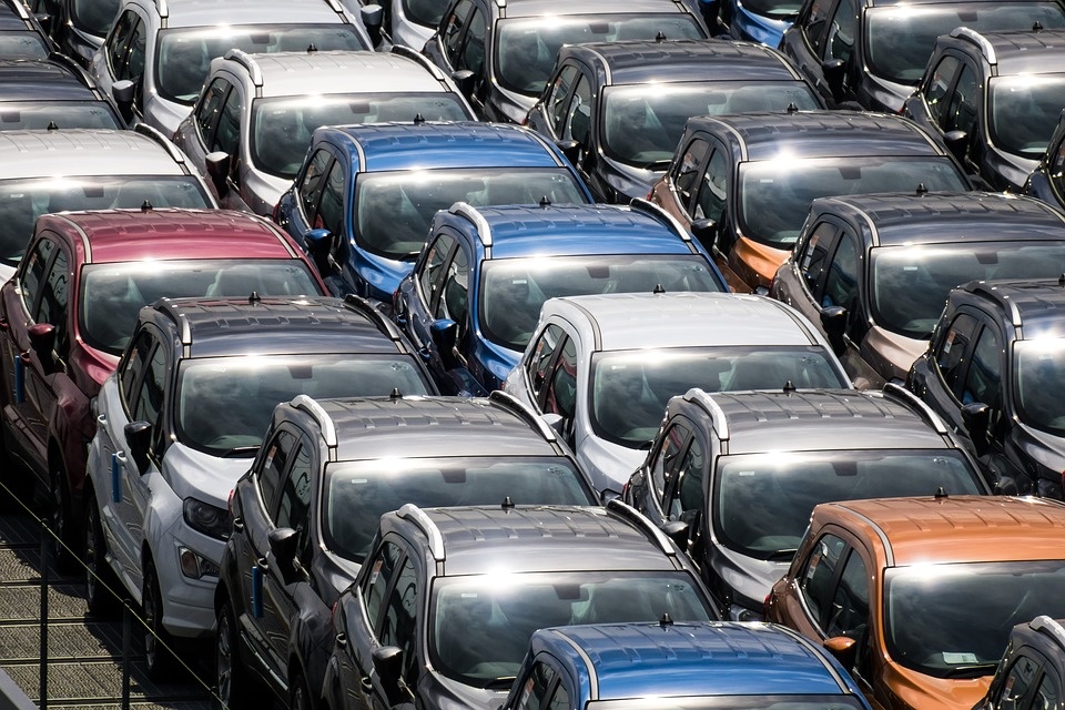 Park-Car-Industry-New-Cars-Autos-Pkw-Autotransport-3631086.jpg
