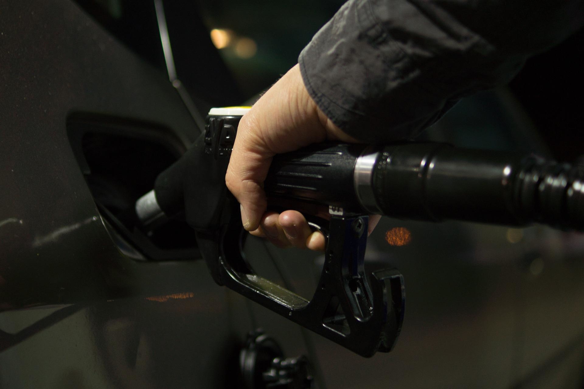 petrol-g488b54c35_1920.jpg