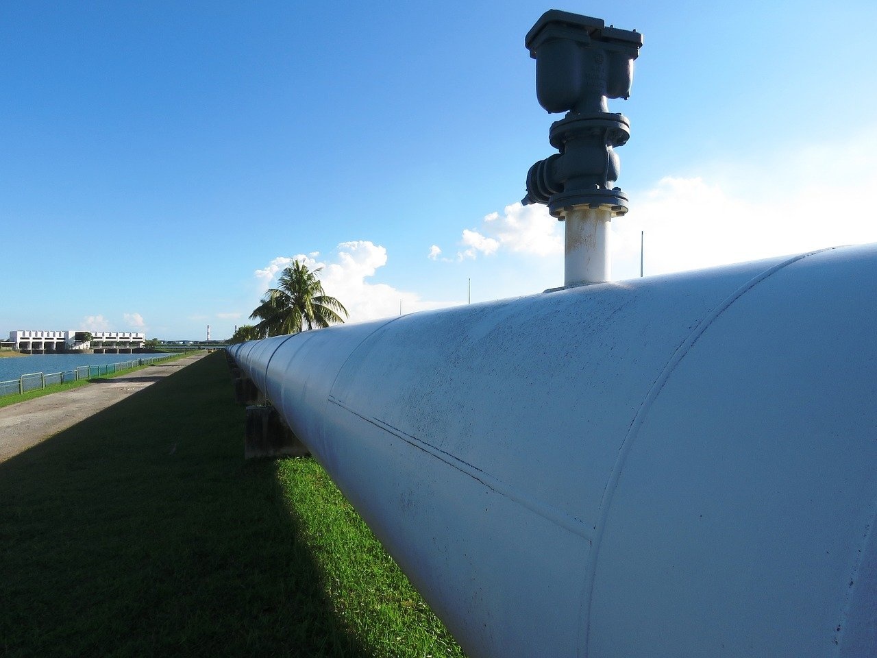 pipeline-2472068_1280 (1).jpg