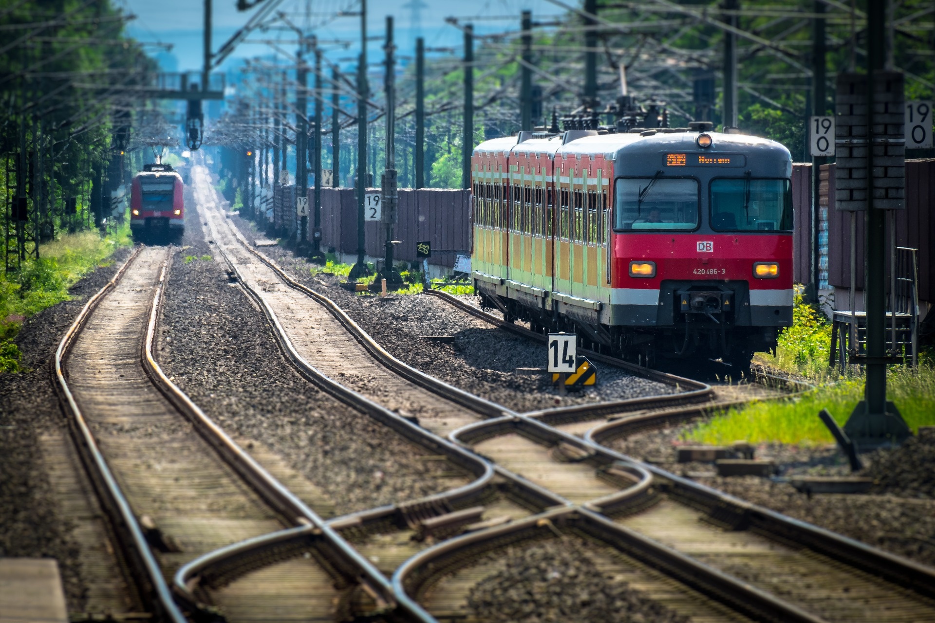 railroad-g4a5162c0a_1920.jpg