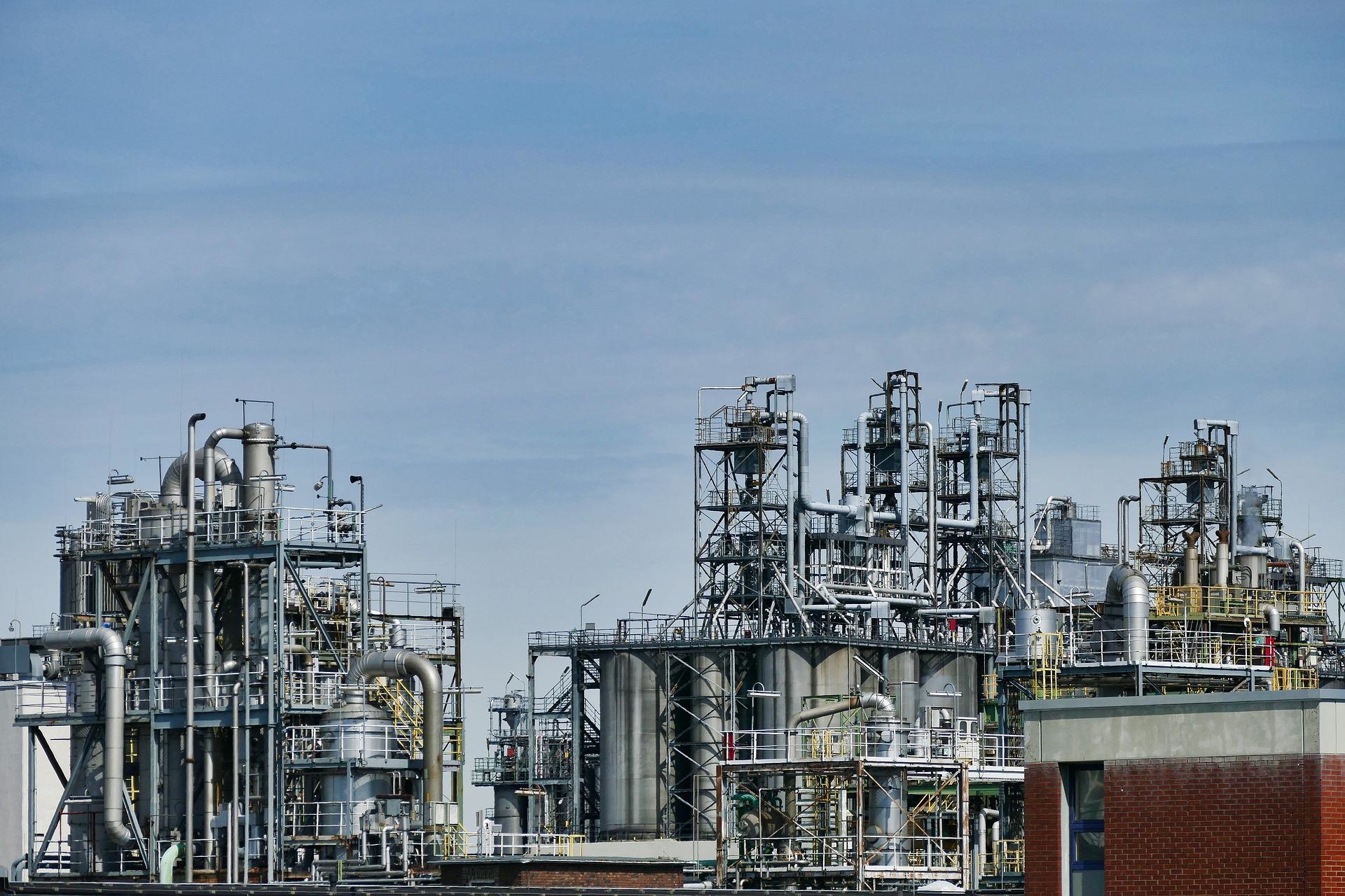 refinery-g93fec41f1_1920.jpg