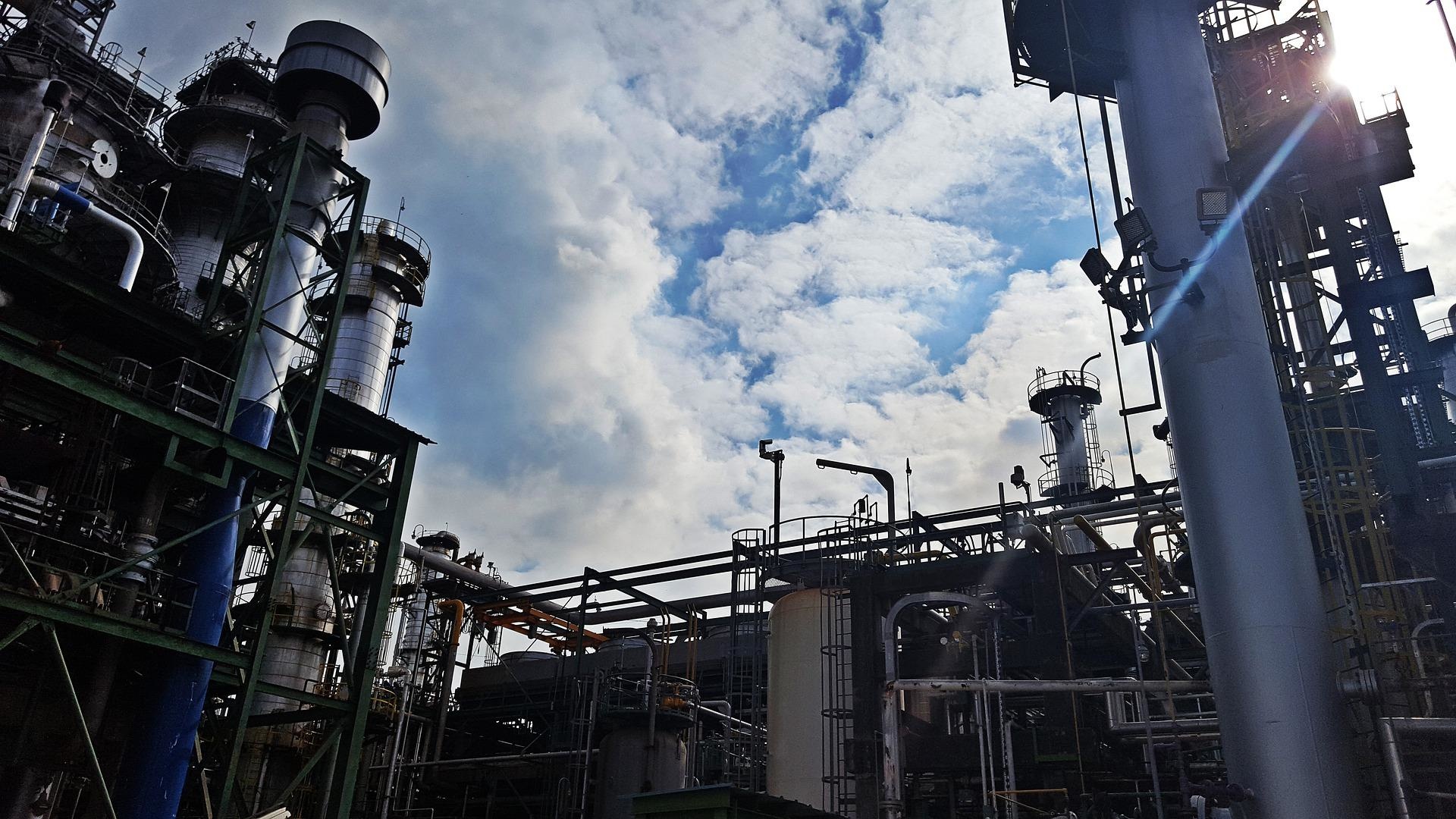 refinery-ga3c546759_1920.jpg