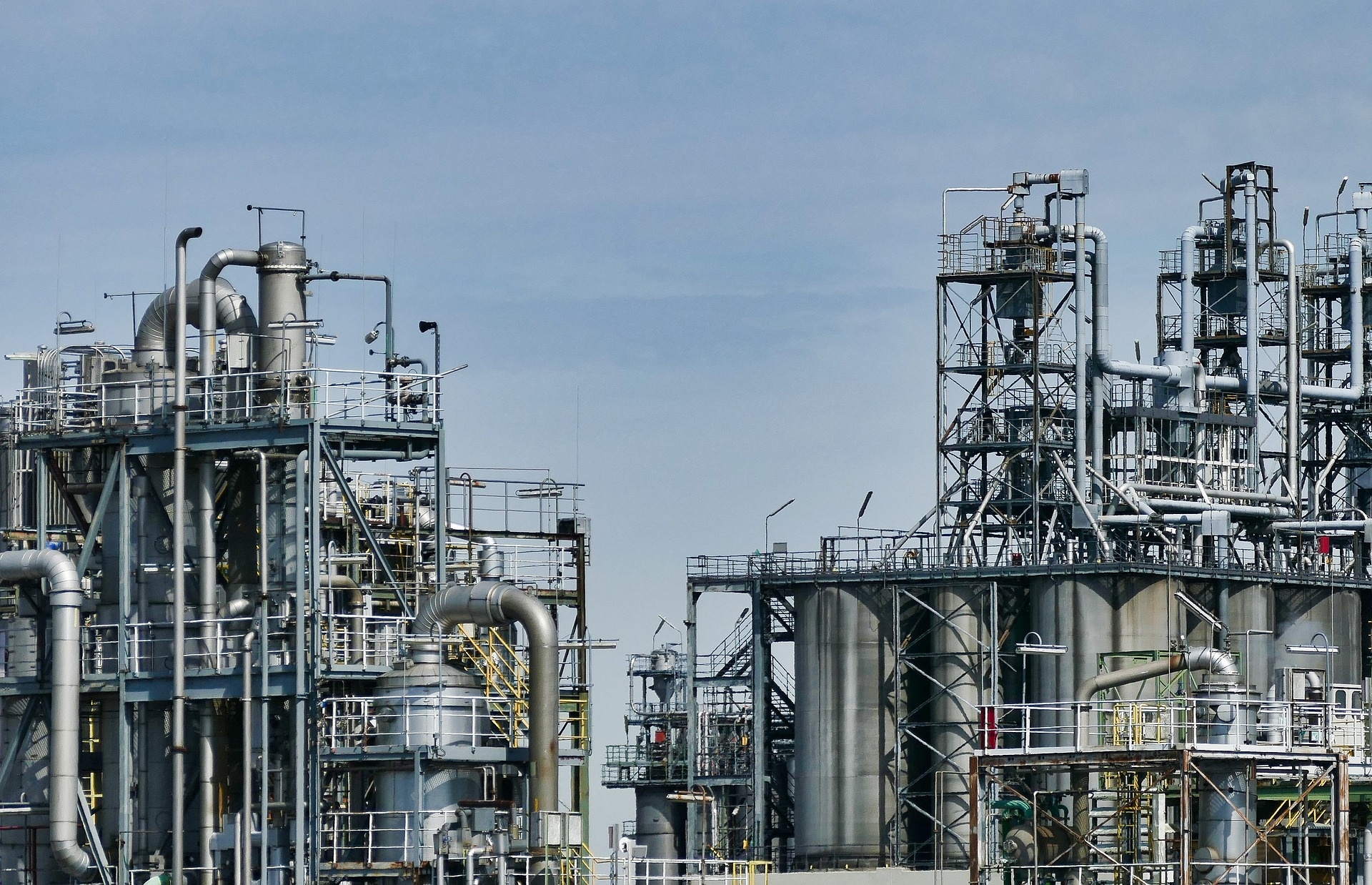 refinery-gd26f3ab61_1920.jpg