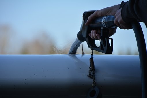 refuel-3688264__340.jpg