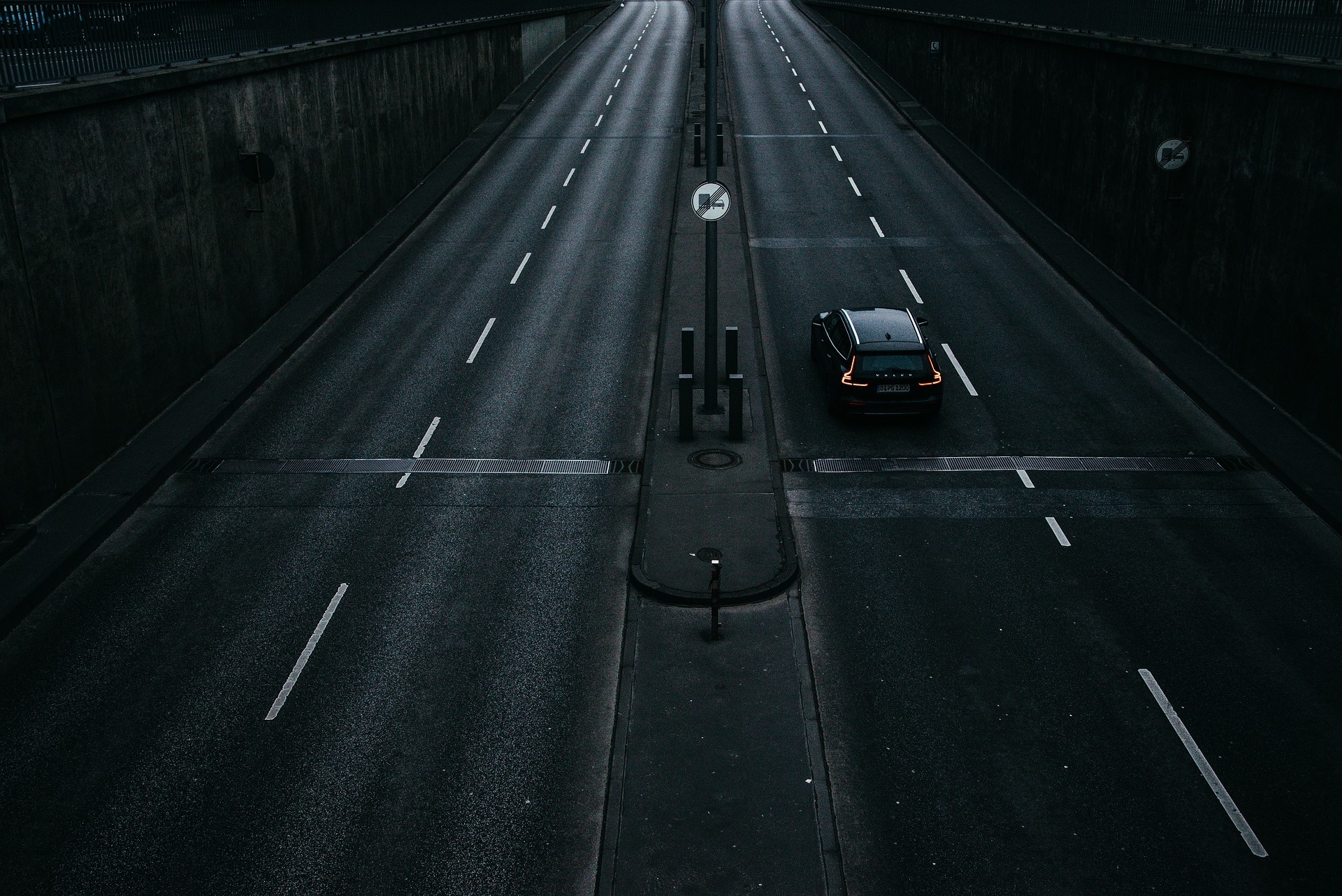 road-g9f9584f7e_1920.jpg