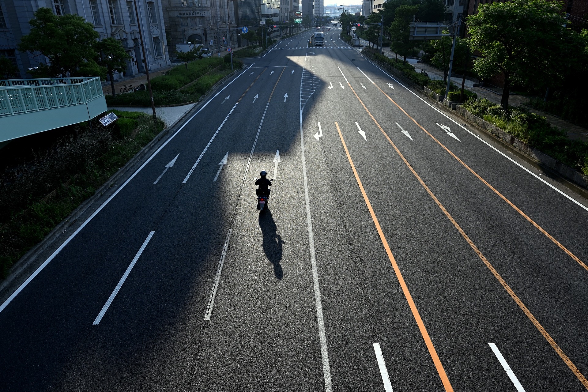 road-gfb0259b79_1920.jpg