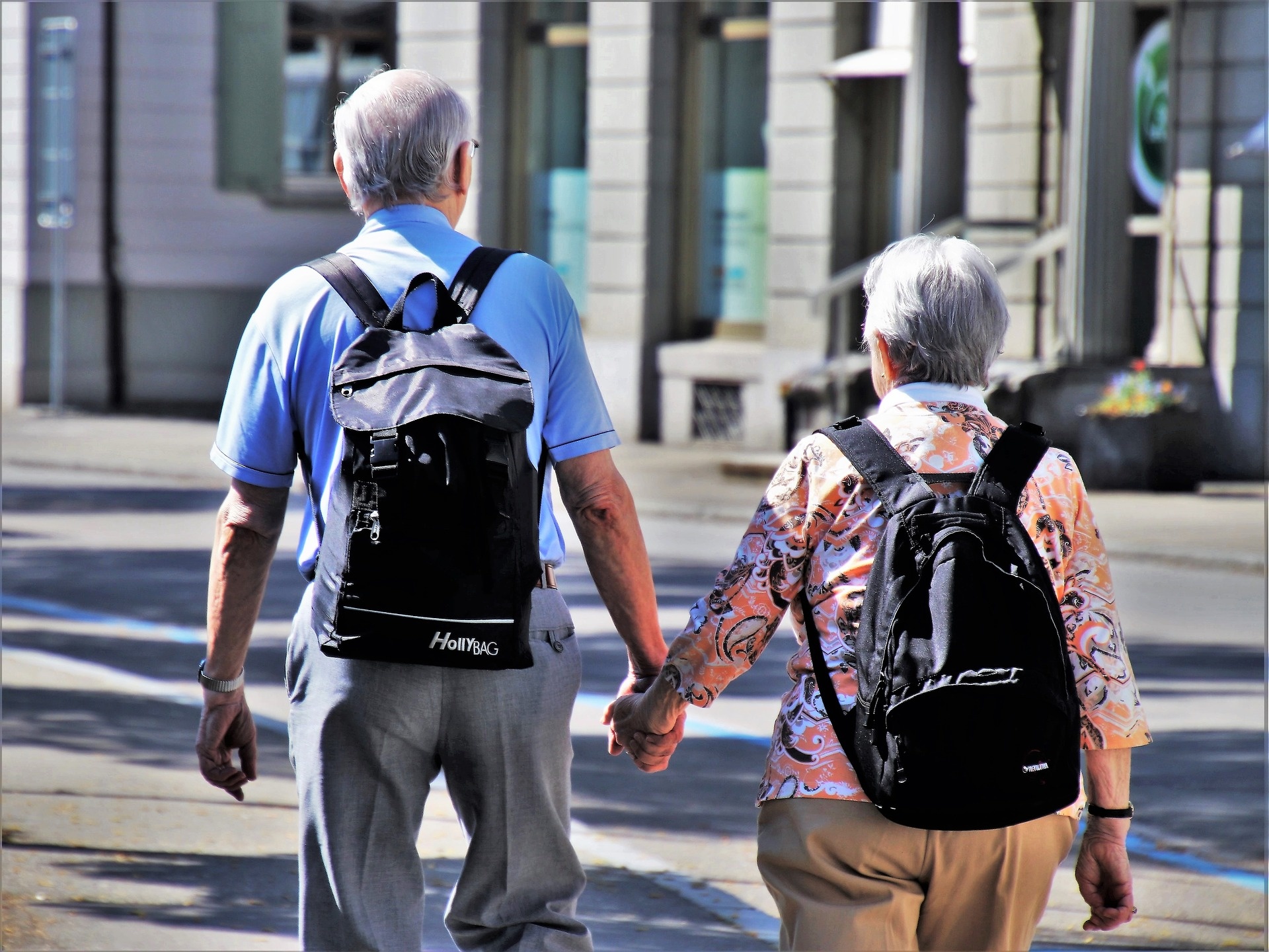 senior-g02ee56838_1920.jpg