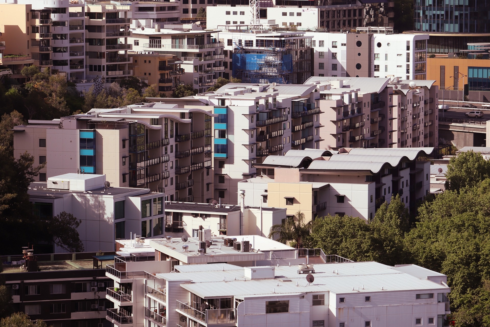 suburban-gb0be5c43a_1920.jpg