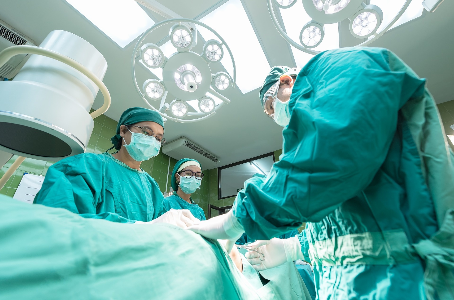 surgery-g819cc86ca_1920.jpg