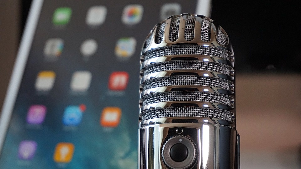 Tablet-Microphone-Podcast-Condenser-Microphone-2469295.jpg