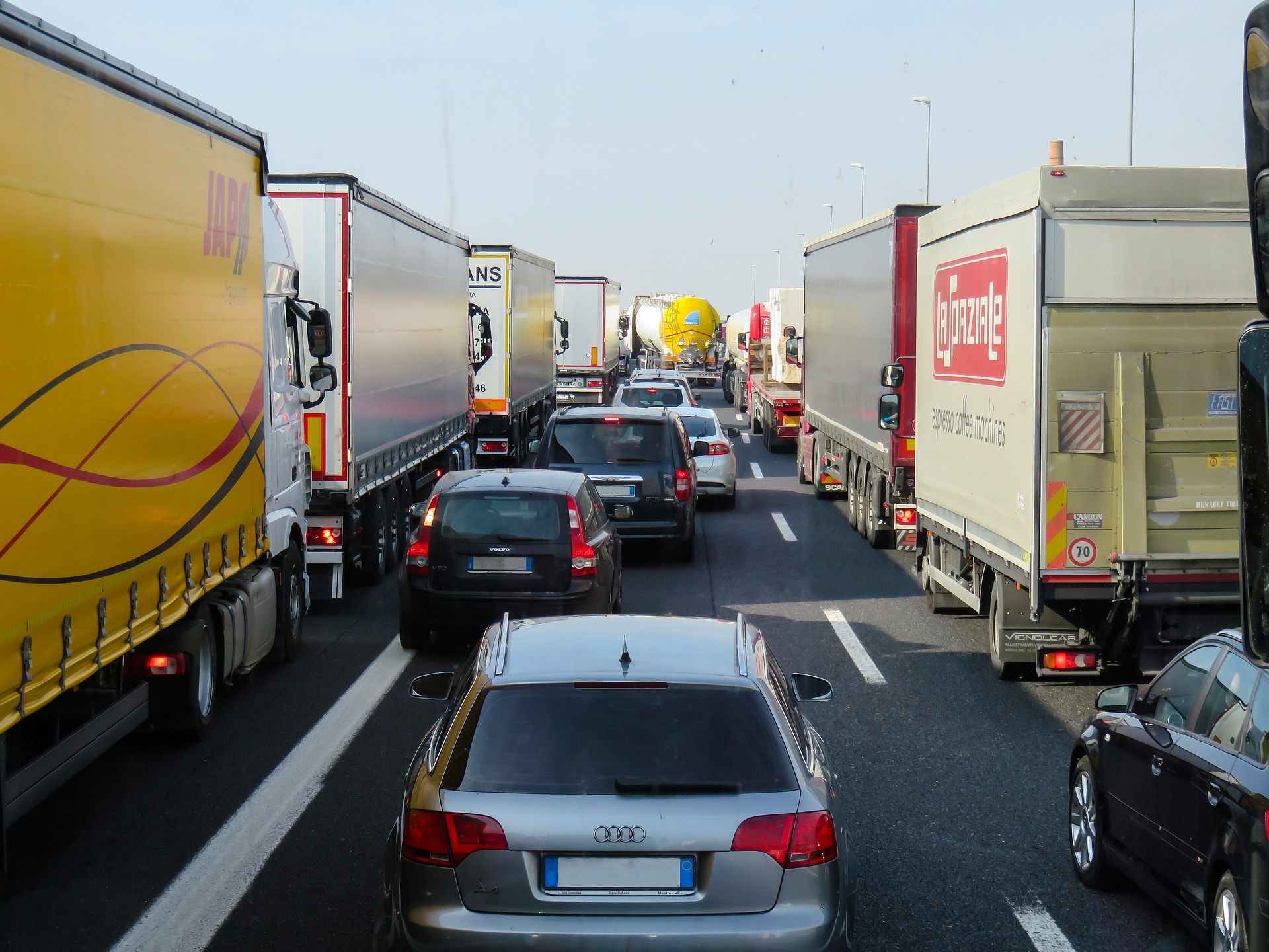 traffic-ge34415610_1920.jpg