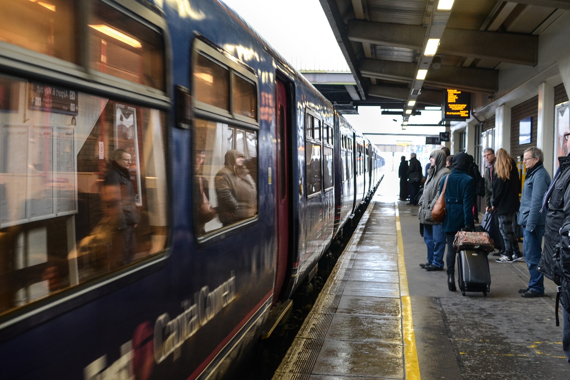 train-g5c37301eb_1920.jpg