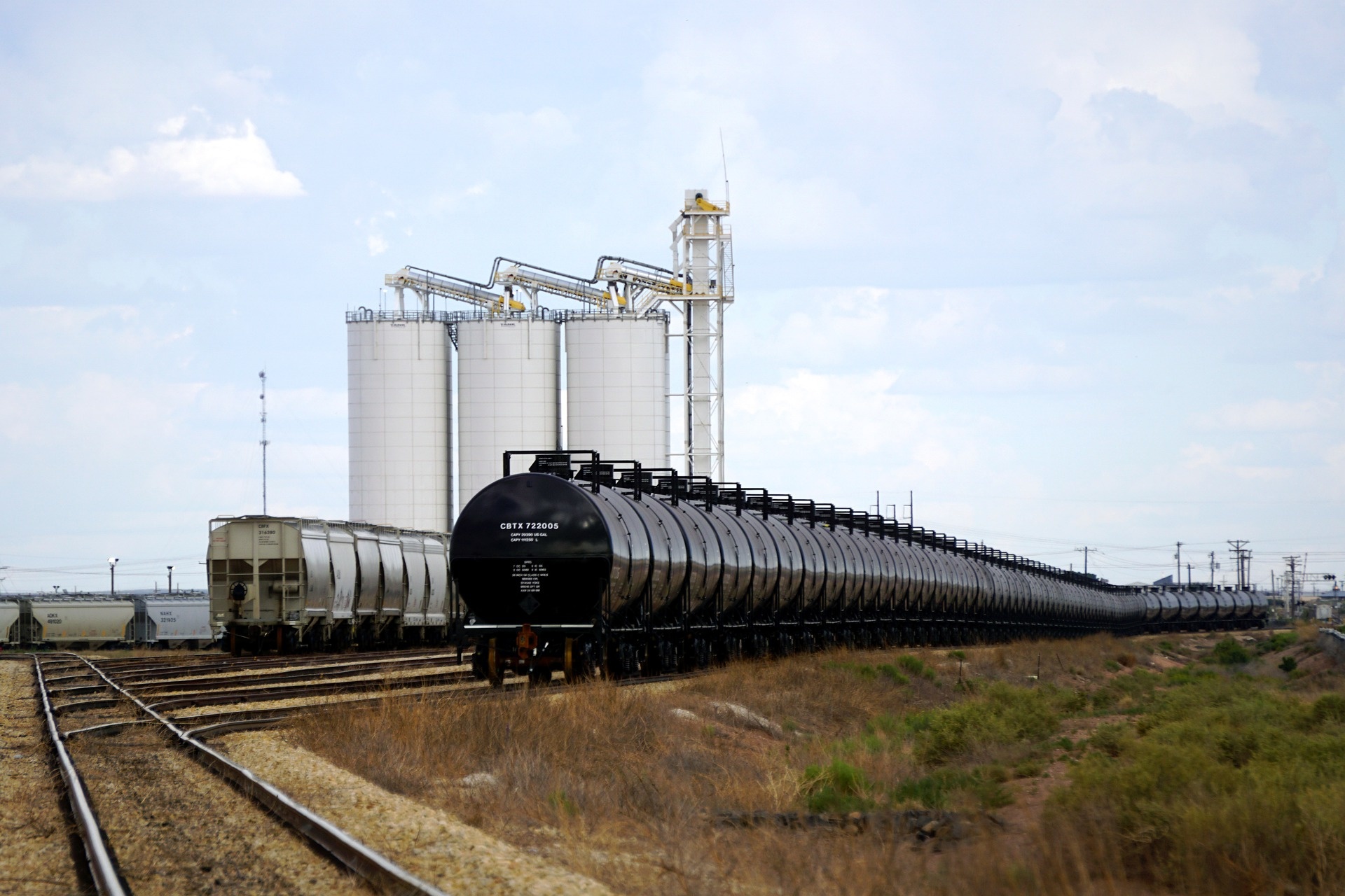 train-gb26450597_1920.jpg