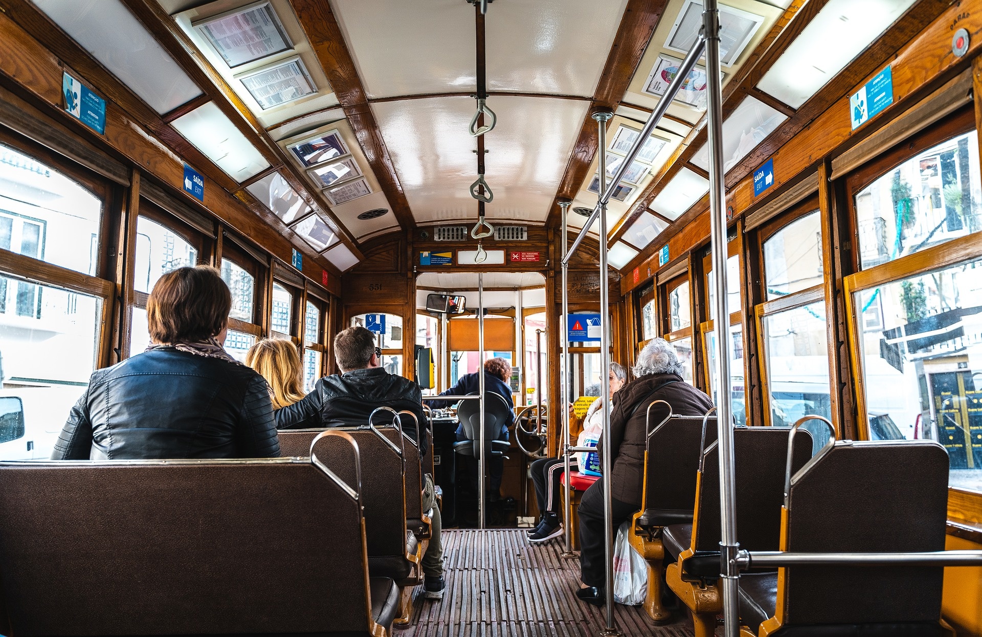 tram-g978cfebad_1920.jpg