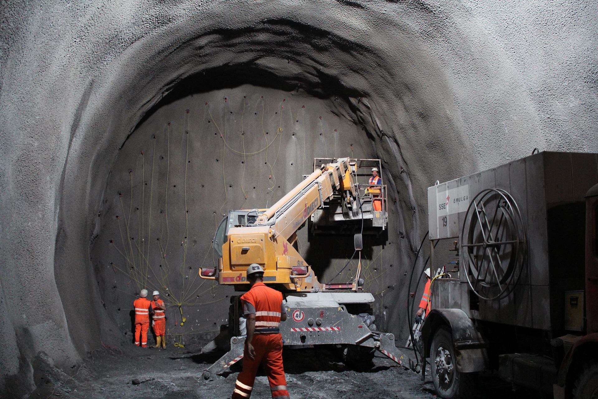 tunnel-2316267_1920.jpg