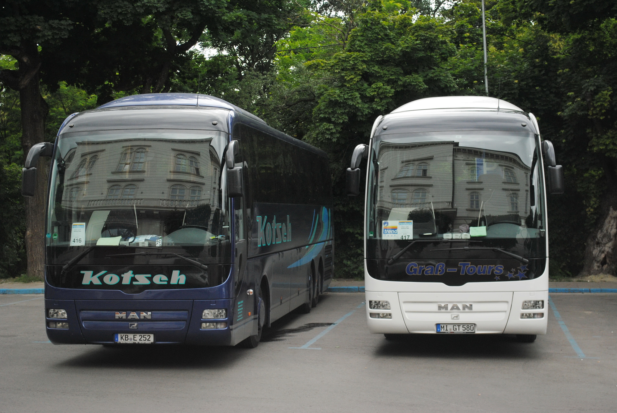 Two_MAN_Lion's_Coach'es_from_Germany.jpg