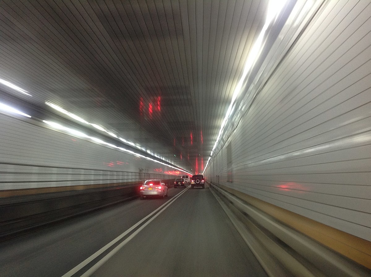 1200px-Holland_Tunnel_Eastbound.jpg