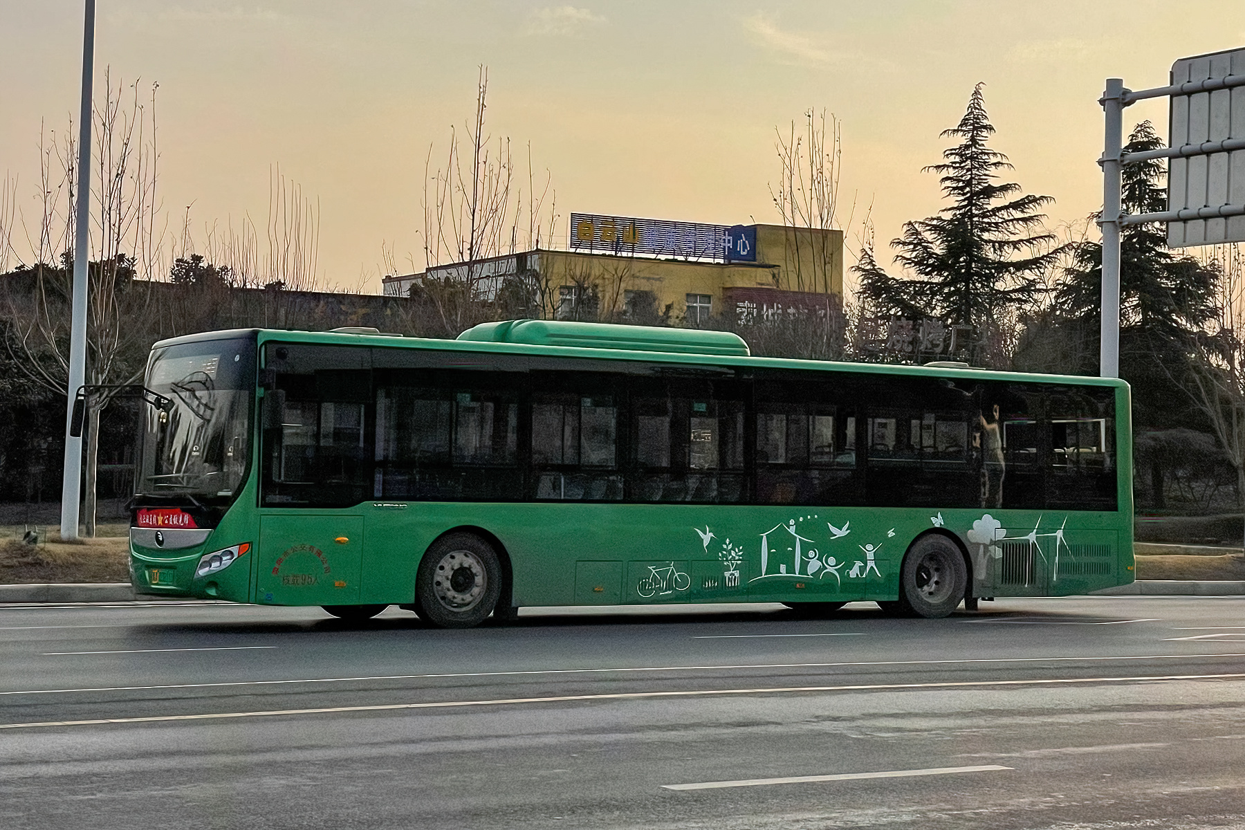 20220225_Yutong_E12_on_Xingyang_Bus_Route_7.jpg