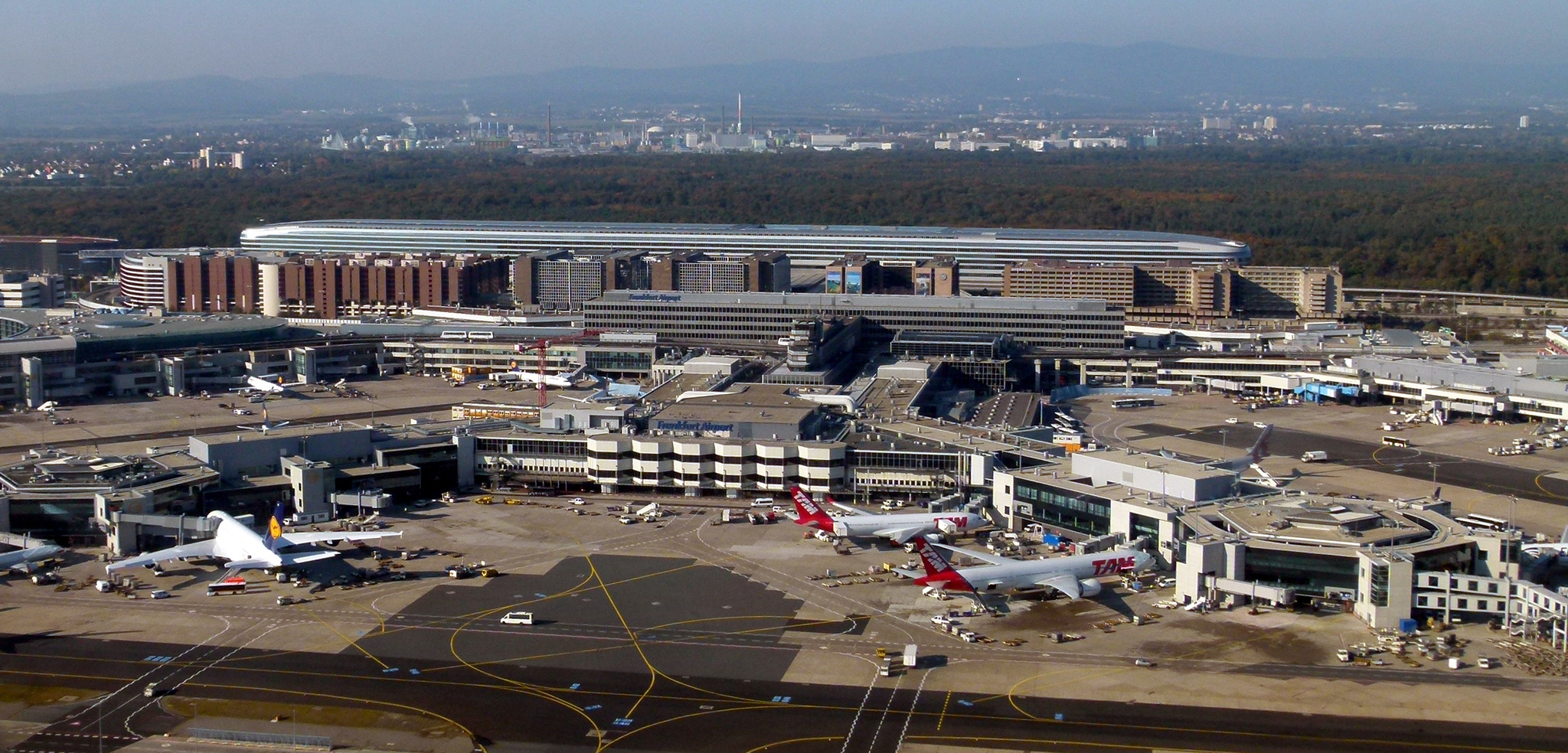 Aerial_View_of_Frankfurt_Airport_1.jpg