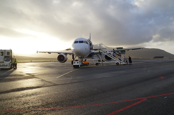 aircraft-airport-vagar-airbus-preview.jpg