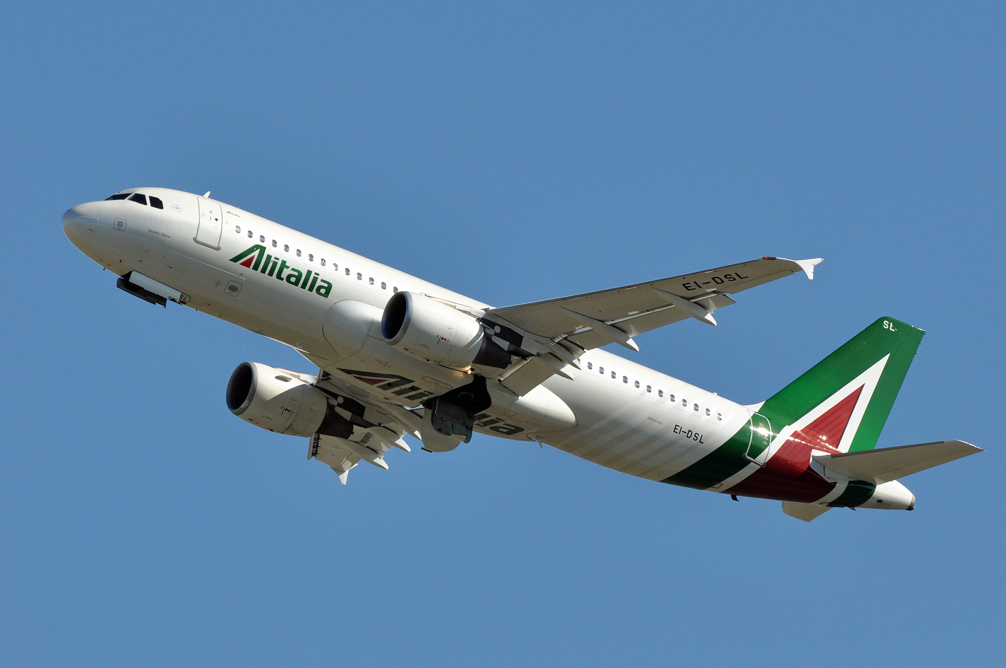Alitalia,_Airbus_A320-216,_EI-DSL_-_FCO_(25235287916).jpg
