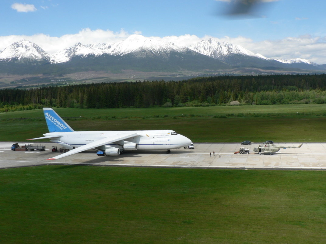 AN_124_-_100_Ruslan_Airport_Poprad_Tatry_Slovakia_(70) (1).jpg