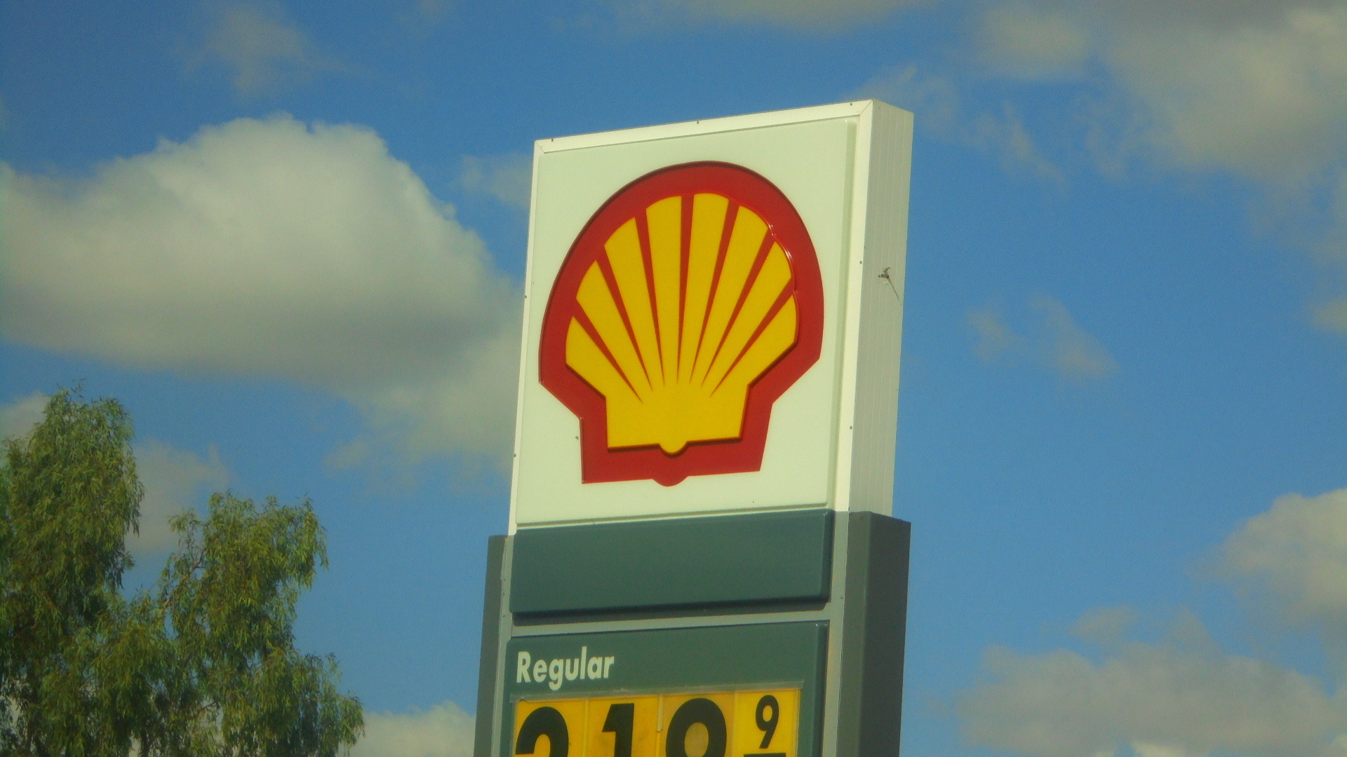 AnyConv.com__Shell_gas_sign.jpg