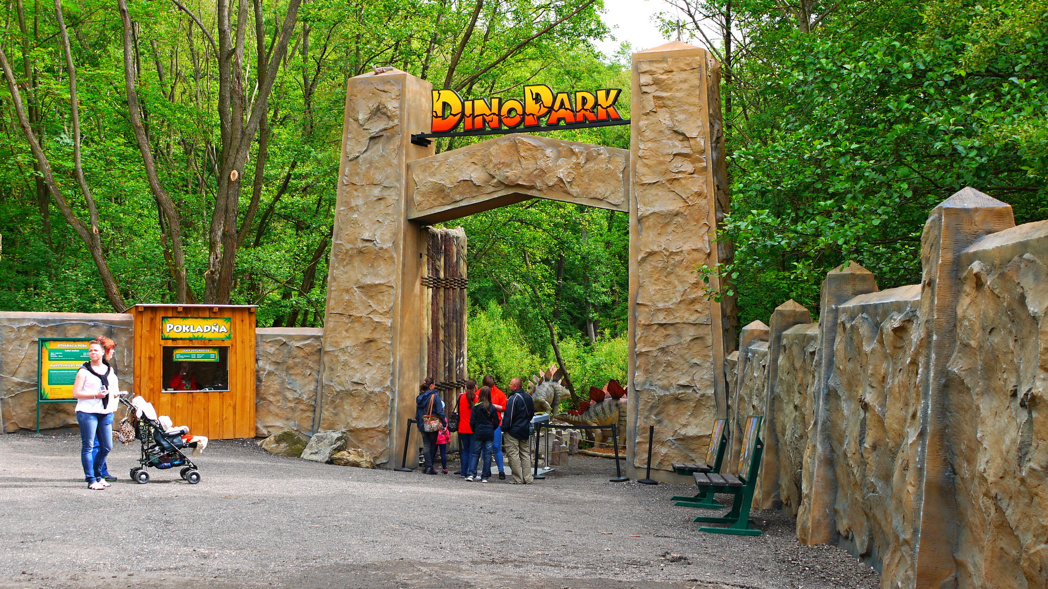 DinoPark_Košice,_Gate.jpg